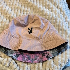 PLAYBOY Tie-Dye Bucket Hat in Purple and Black